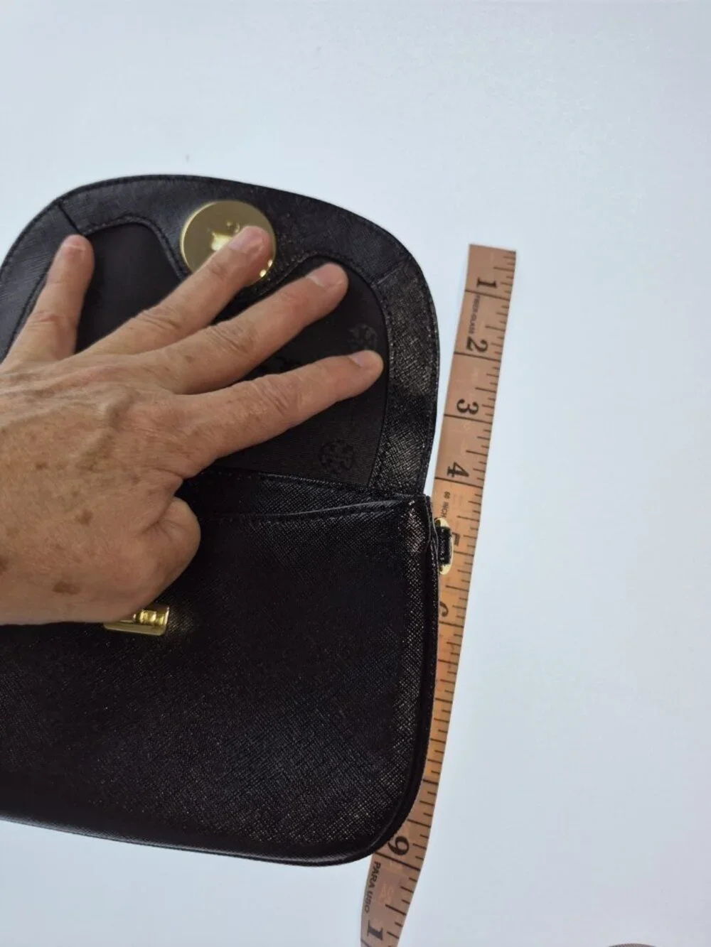 Tory Burch Robinson Round Black Saffiano Leather Crossbody Bag Gold Logo NWOT